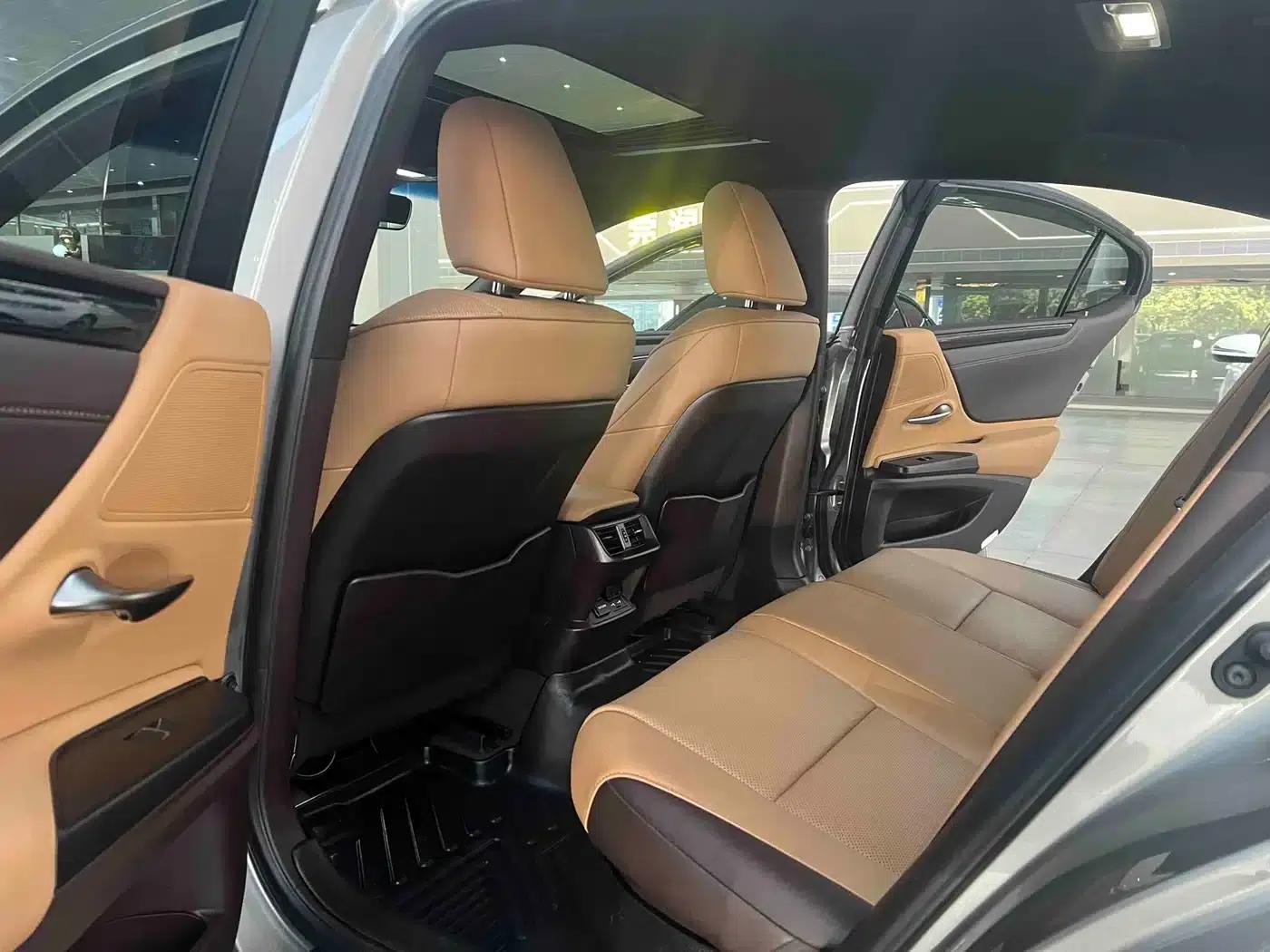 Lexus ES 2020 300h Premium Edition — миниатюра 8