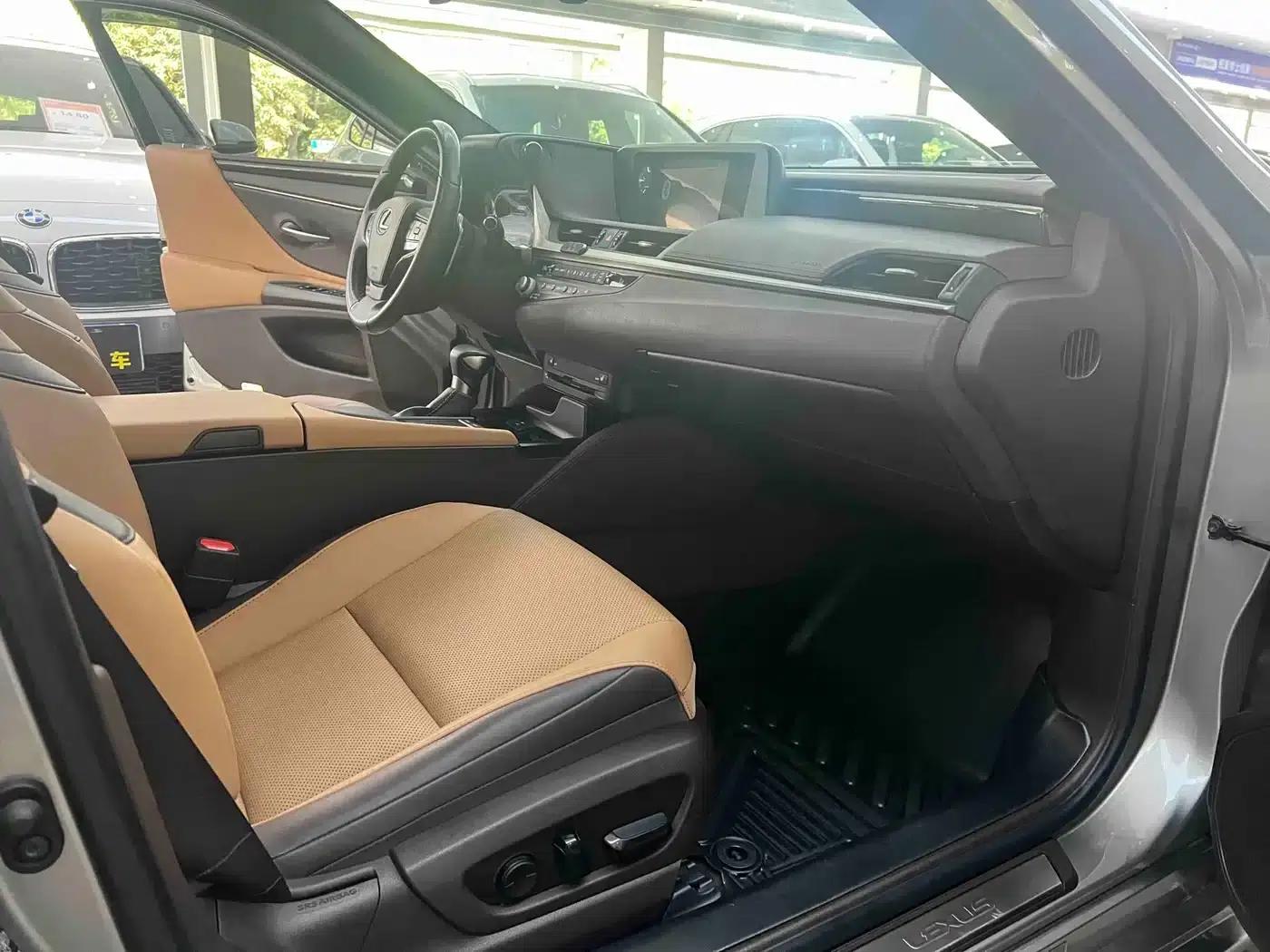 Lexus ES 2020 300h Premium Edition — миниатюра 10