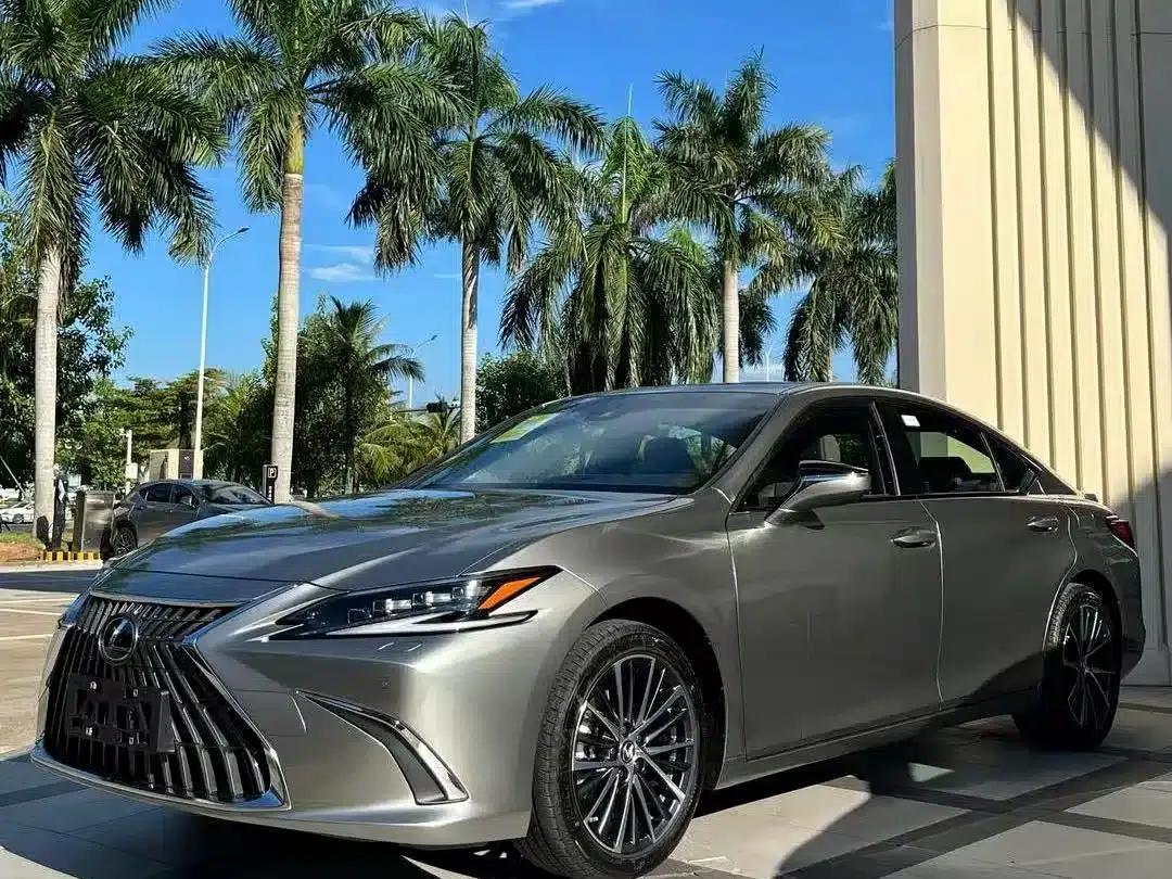 Lexus ES 2022 300h Premium Edition — миниатюра 1