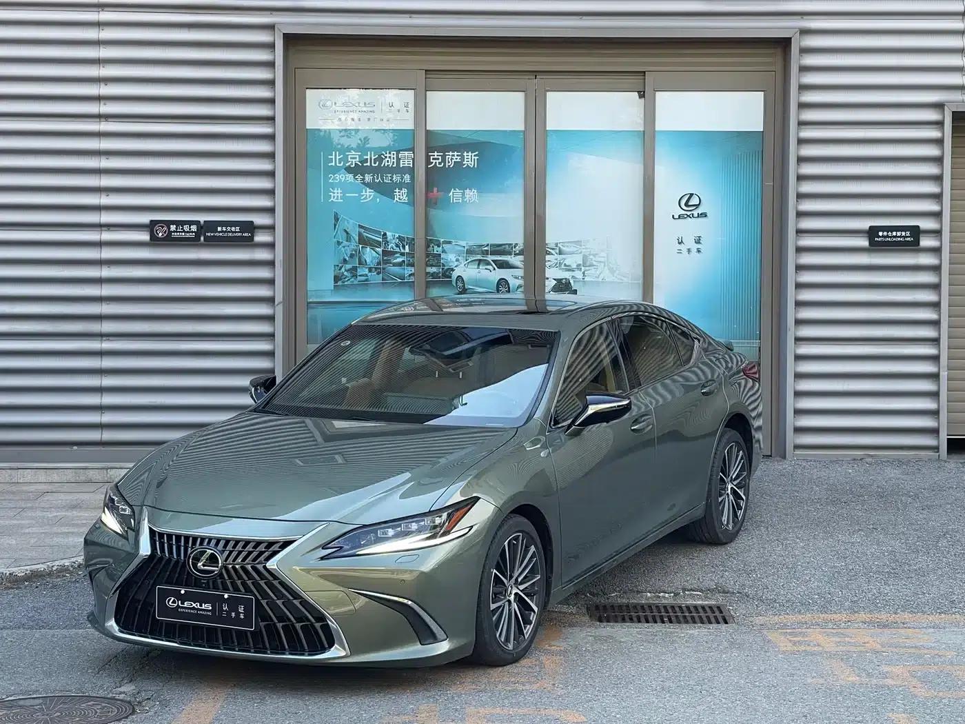 Lexus ES 2022 300h Premium Edition — миниатюра 1