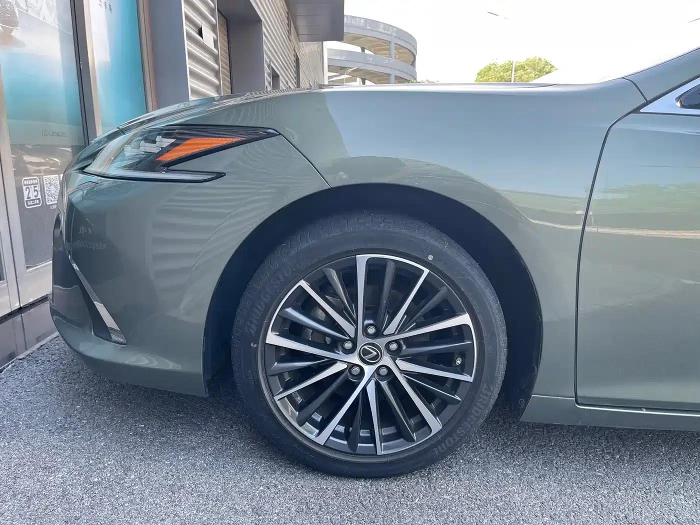 Lexus ES 2022 300h Premium Edition — миниатюра 12