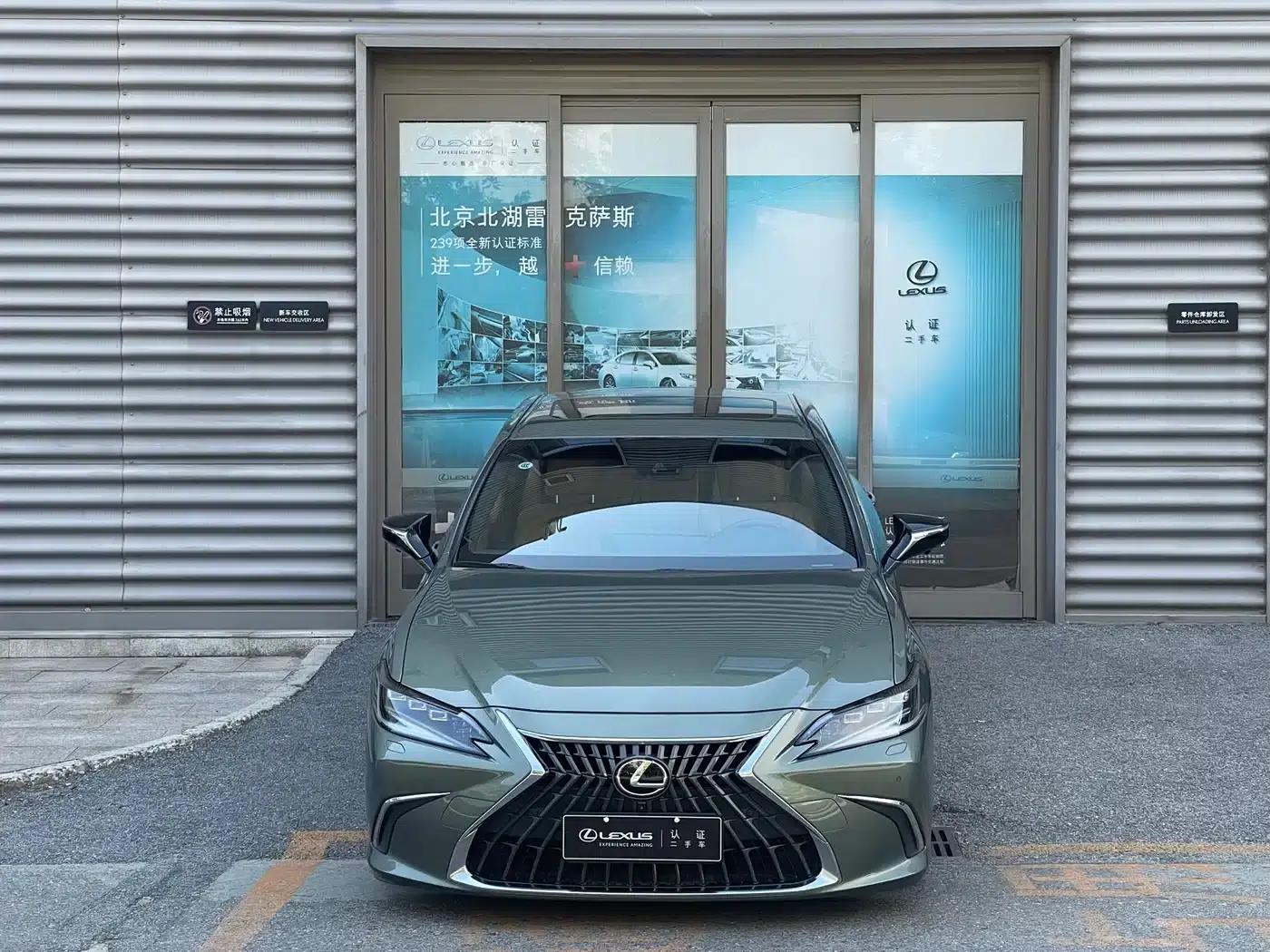 Lexus ES 2022 300h Premium Edition — миниатюра 14