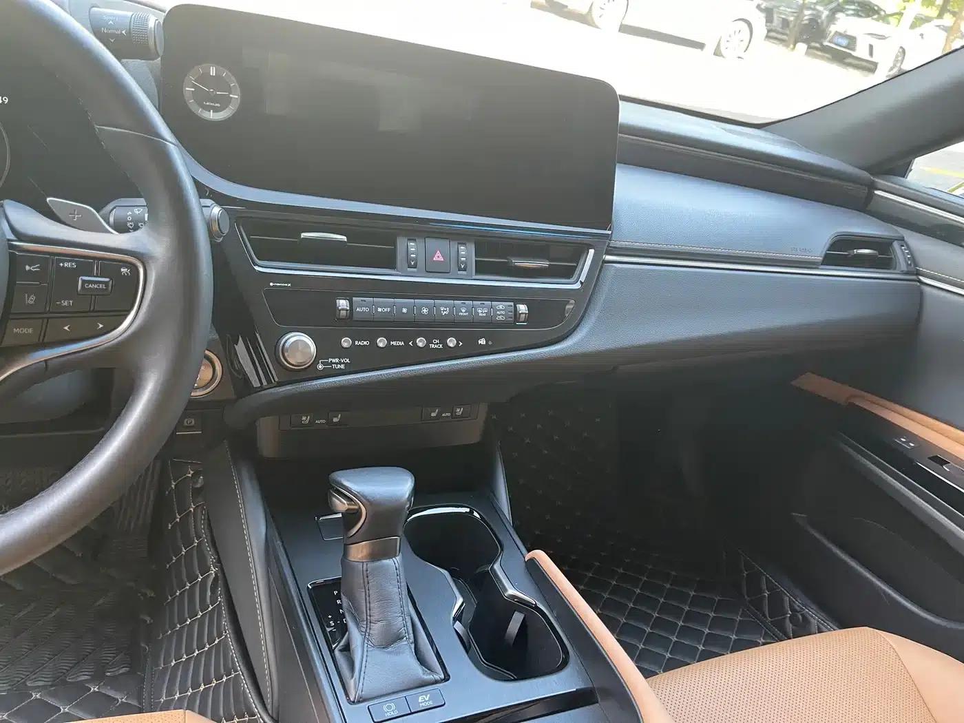 Lexus ES 2022 300h Premium Edition — миниатюра 18