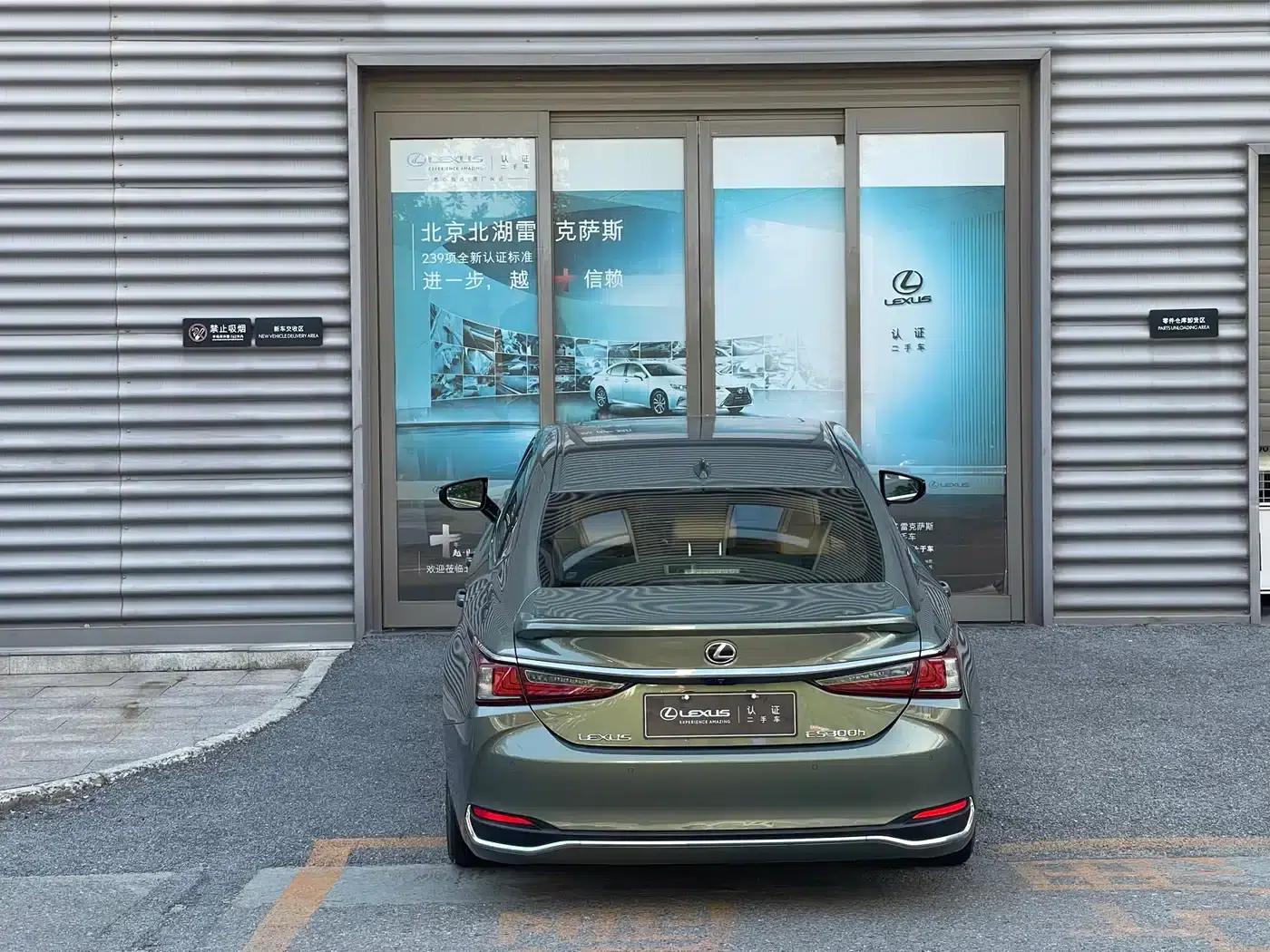 Lexus ES 2022 300h Premium Edition — миниатюра 21