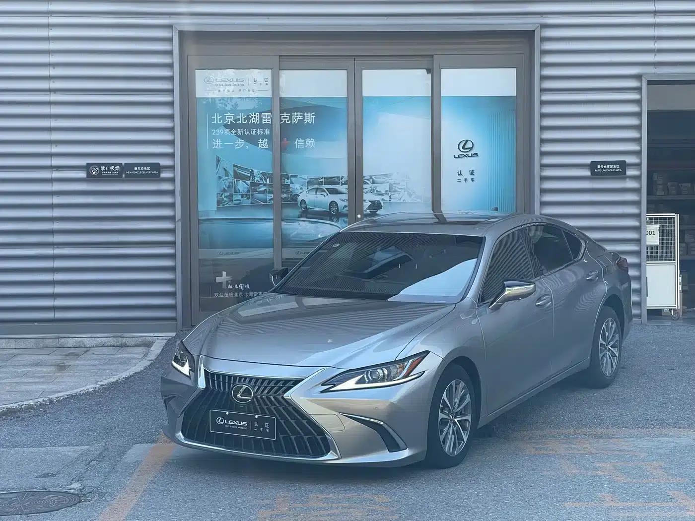 Lexus ES 2023 200 Premium Edition — миниатюра 1