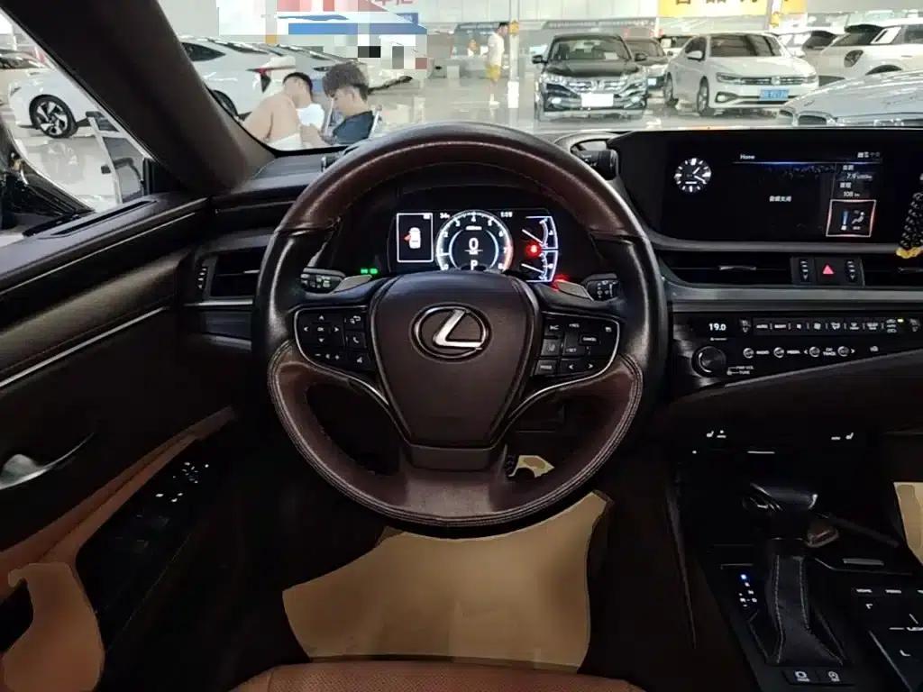Lexus ES 2020 200 Excellence Edition — миниатюра 11