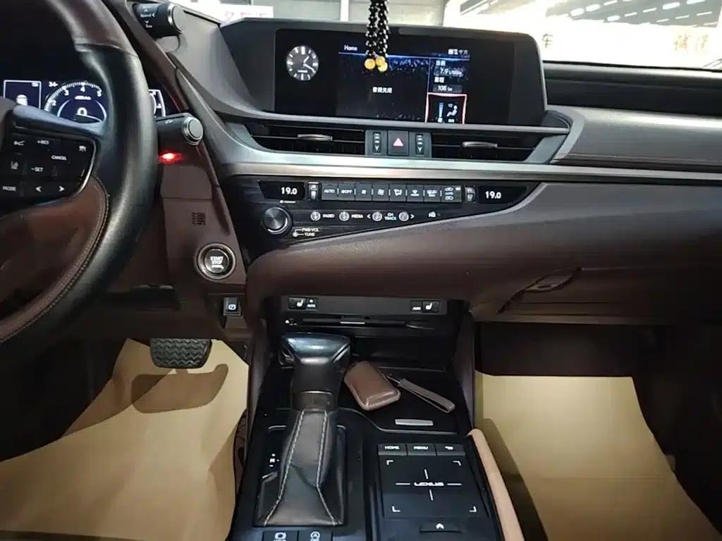 Lexus ES 2020 200 Excellence Edition — миниатюра 13