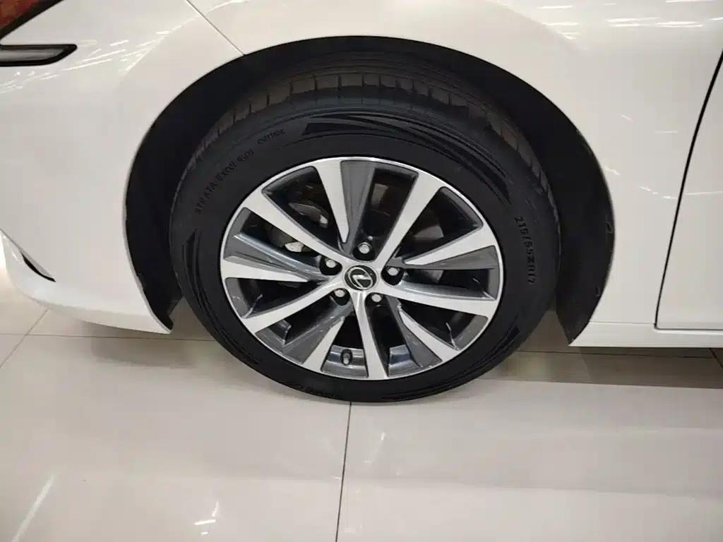 Lexus ES 2020 200 Excellence Edition — миниатюра 23