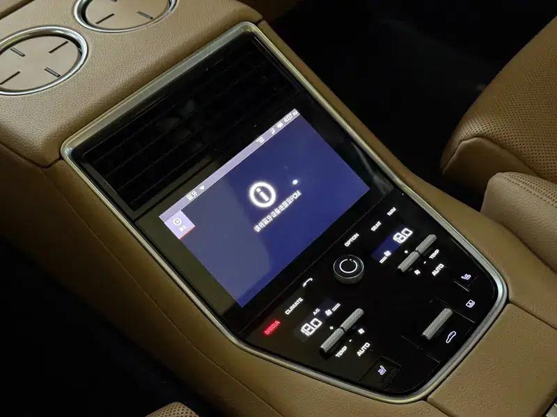 2017 Panamera 4 Executive Long Wheelbase 3.0T — миниатюра 17