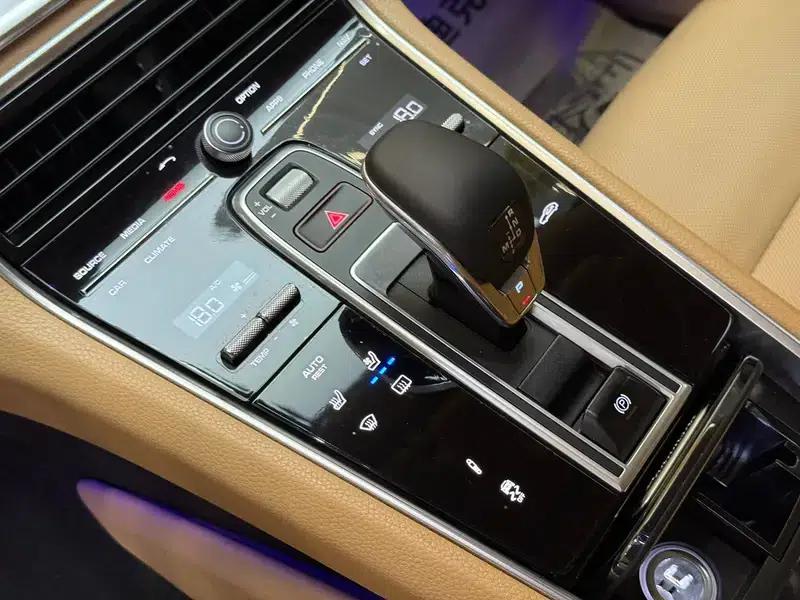2017 Panamera 4 Executive Long Wheelbase 3.0T — миниатюра 23