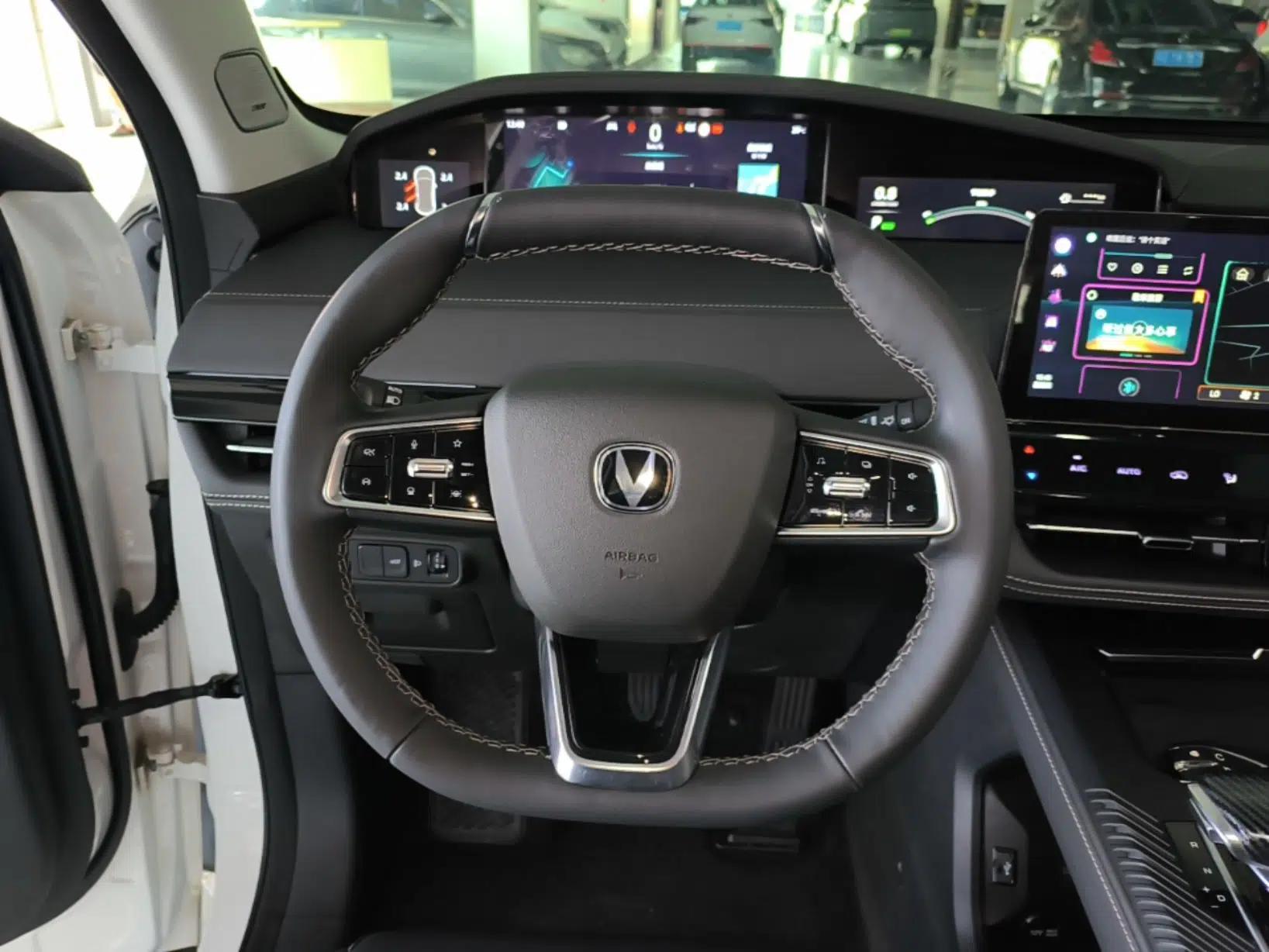 CHANGAN UNI-K 2024 2.0T Two-Wheel Drive YueShang Trim — миниатюра 13