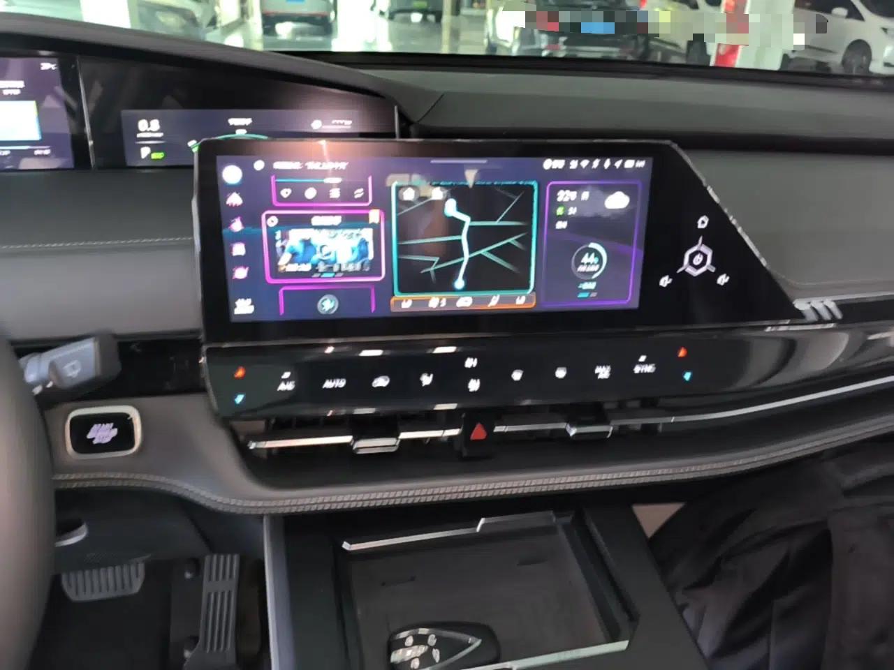 CHANGAN UNI-K 2024 2.0T Two-Wheel Drive YueShang Trim — миниатюра 15