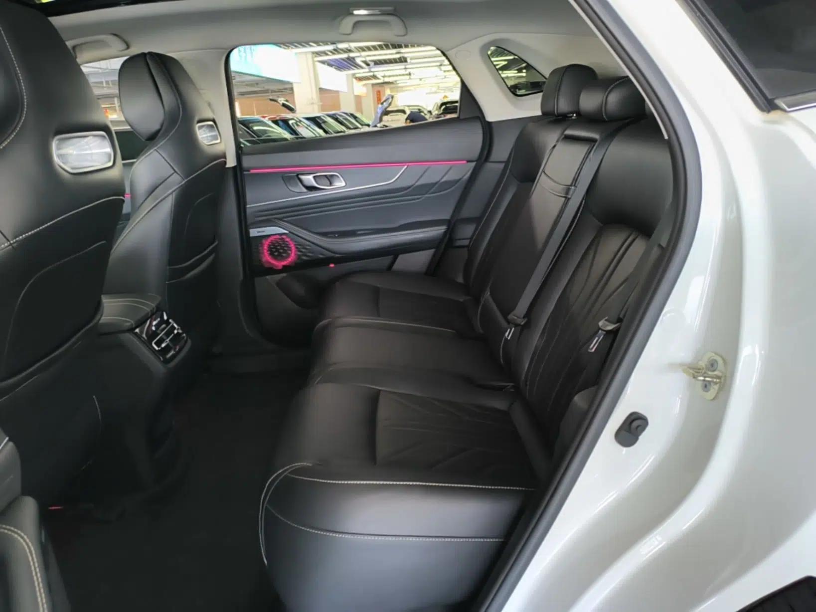 CHANGAN UNI-K 2024 2.0T Two-Wheel Drive YueShang Trim — миниатюра 20