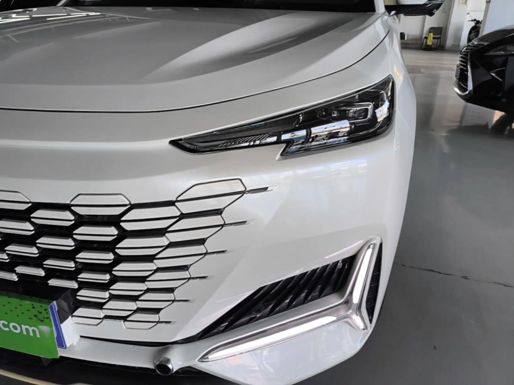CHANGAN UNI-K 2024 2.0T Two-Wheel Drive YueShang Trim — миниатюра 8