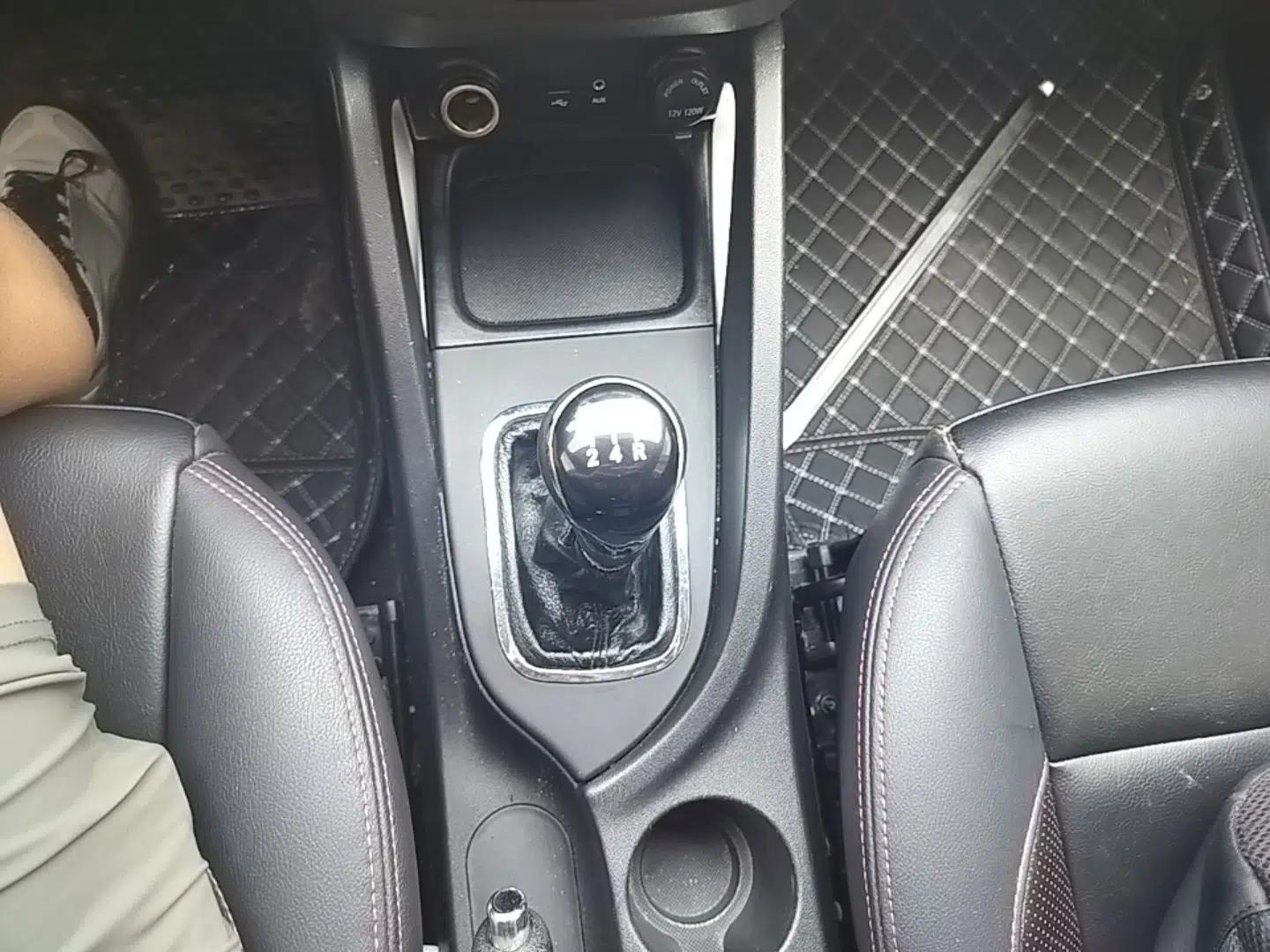 CHANGAN CS35 2016 1.6L Manual Luxury Model China V Standard — миниатюра 16