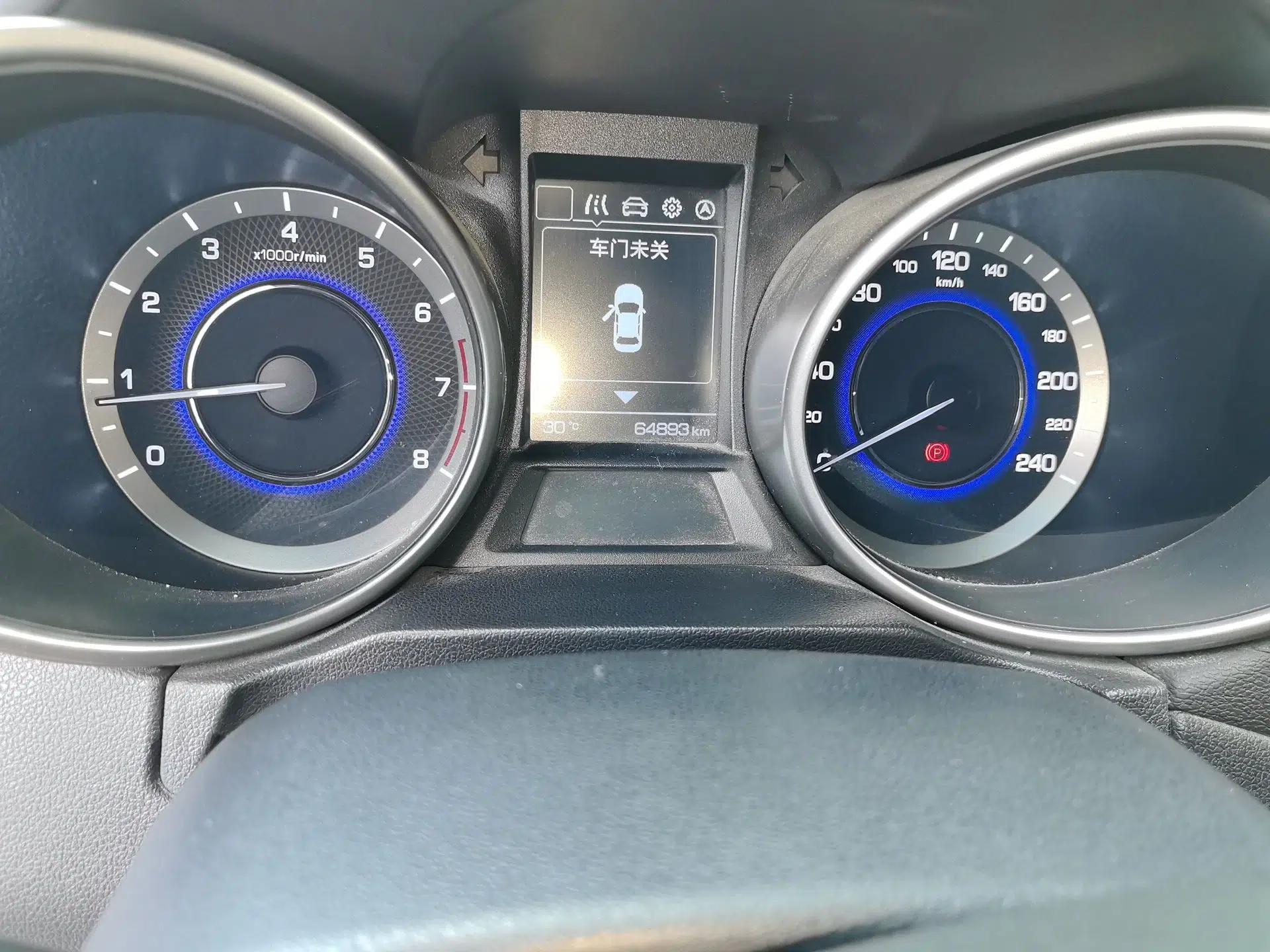 CHANGAN CS35 2017 1.6L Manual Luxury Model — миниатюра 12