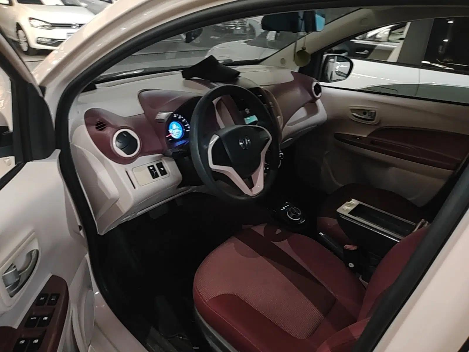 CHANGAN Benni E-Star 2021 National Edition Colorful Version Lithium Iron Phosphate (31.86 kWh) — миниатюра 18
