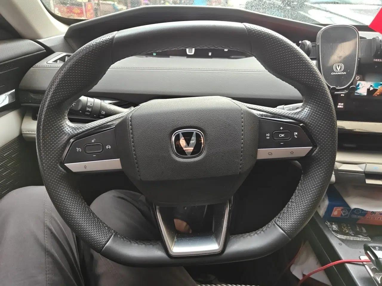 CHANGAN UNI-V iDD 2023 ZhiDian iDD 1.5T 113km Smart & Fun Version — миниатюра 10