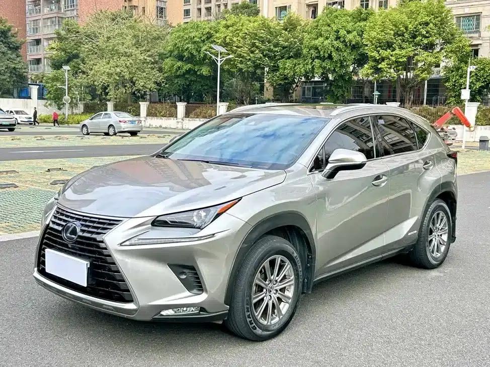 Lexus NX 2015 300h FWD Sport Edition — миниатюра 1