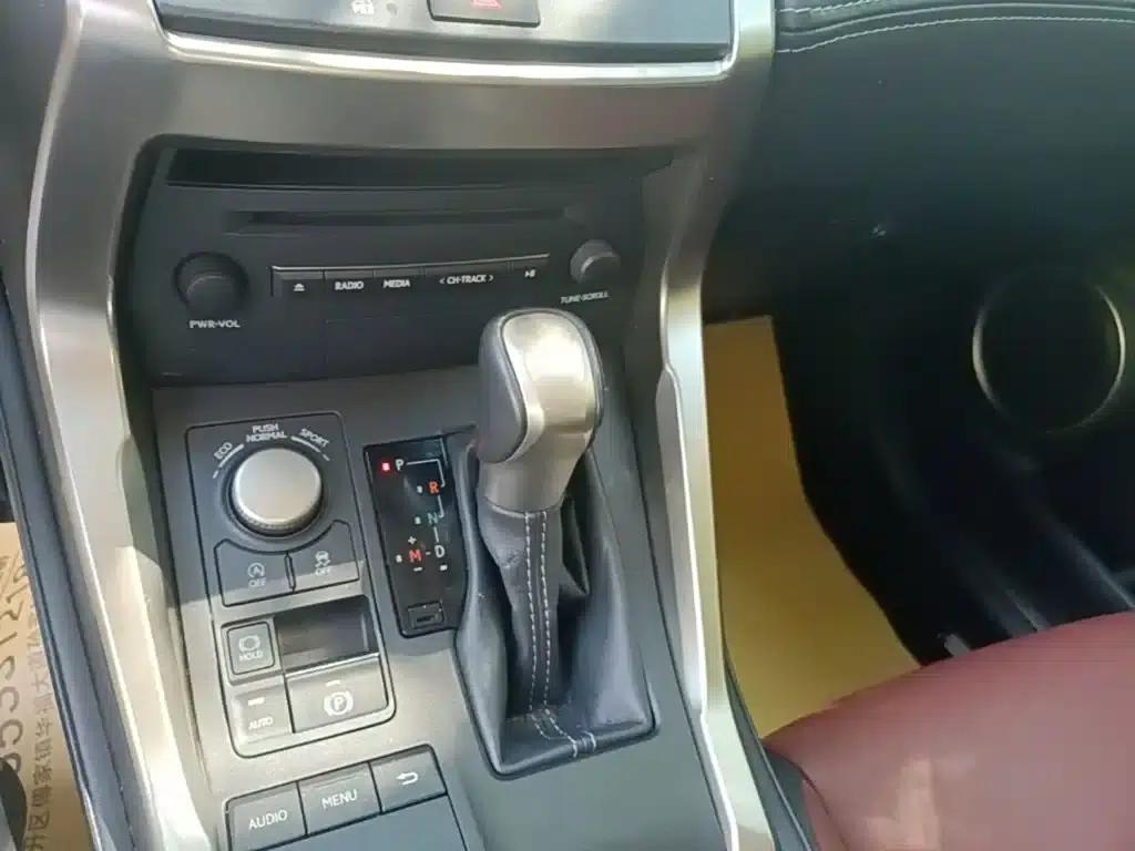 Lexus NX 2015 200t AWD Sport Edition — миниатюра 14