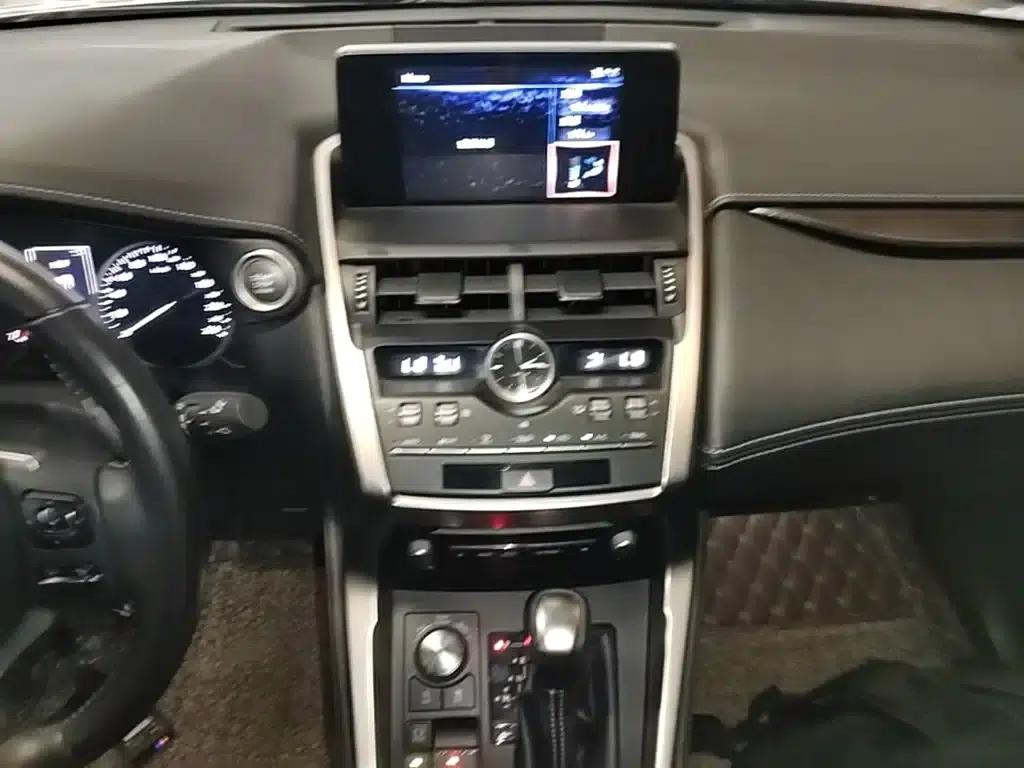 Lexus NX 2017 200 FWD Sport Edition — миниатюра 13