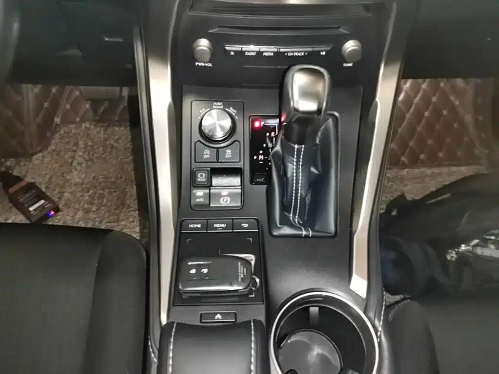 Lexus NX 2017 200 FWD Sport Edition — миниатюра 14