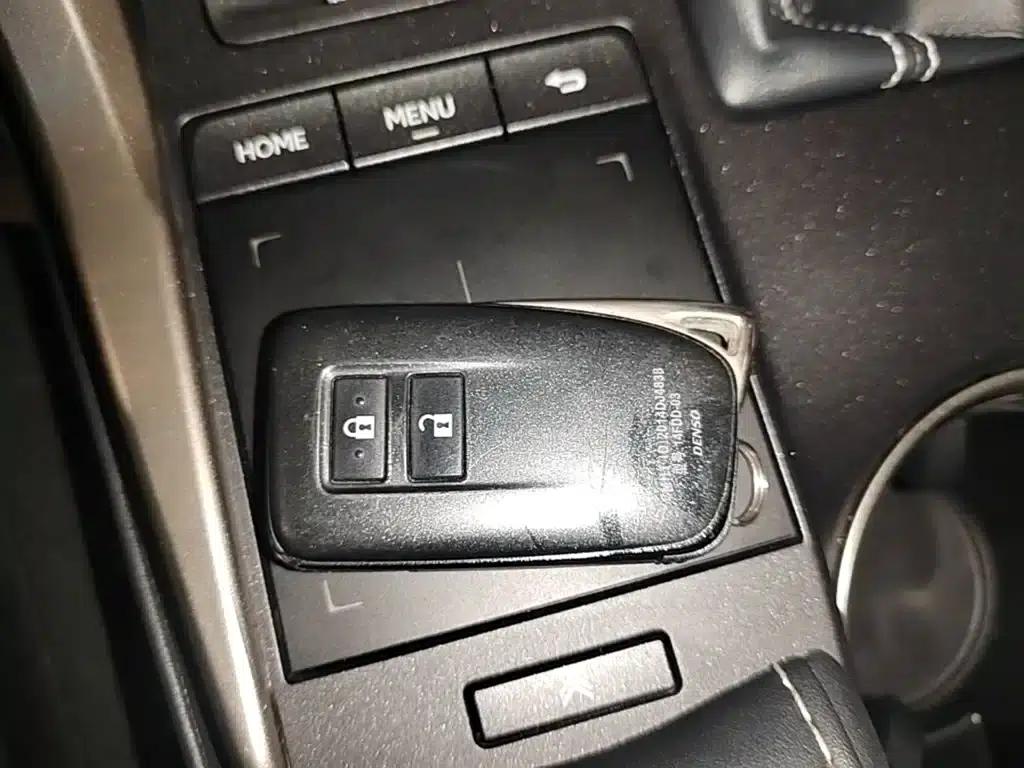 Lexus NX 2017 200 FWD Sport Edition — миниатюра 9