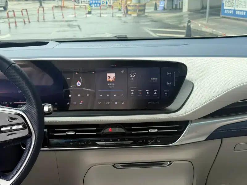 Century 2025 2.0T 7-Seat Luxury Edition — миниатюра 15