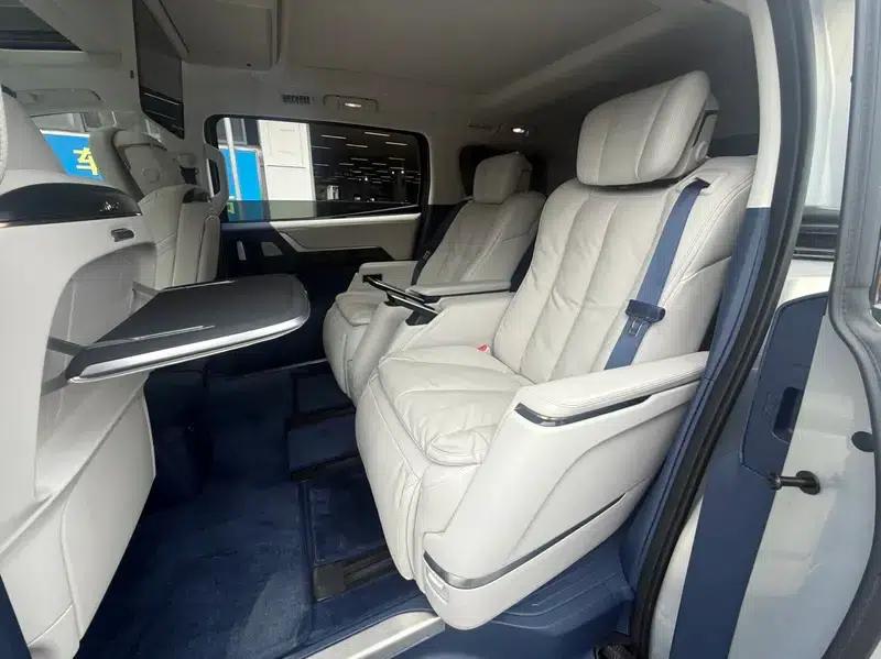 Century 2025 2.0T 7-Seat Luxury Edition — миниатюра 28