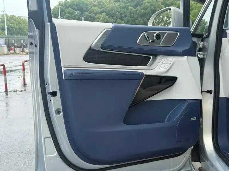 Century 2025 2.0T 7-Seat Luxury Edition — миниатюра 6