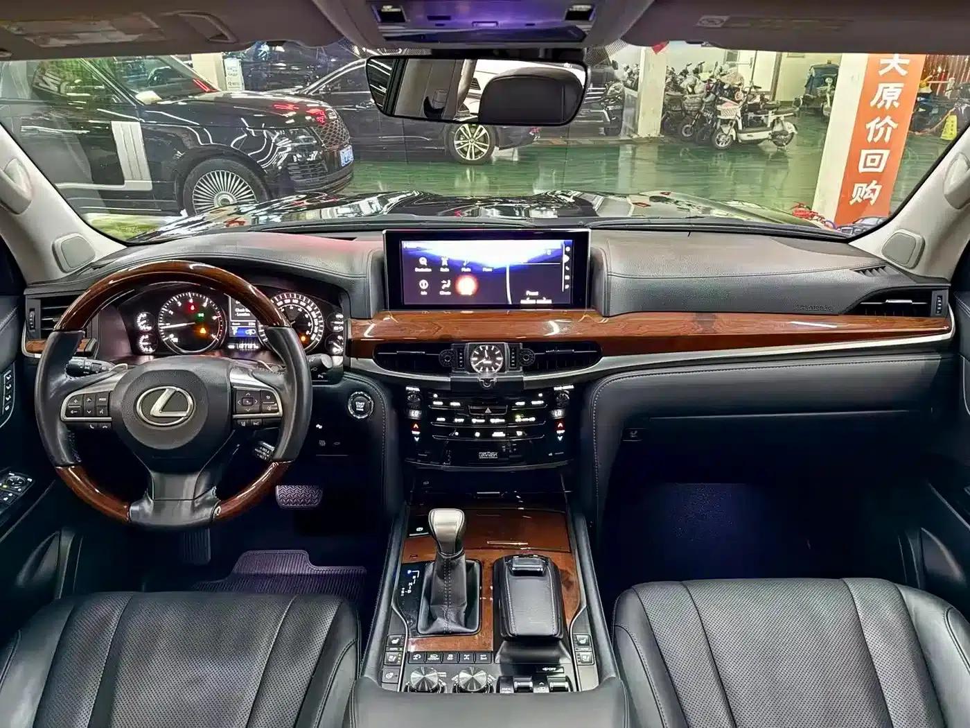2016 Lexus LX 570 Dynamic Luxury Edition — миниатюра 11