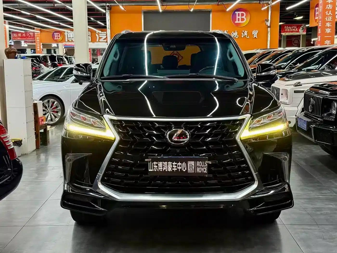 2016 Lexus LX 570 Dynamic Luxury Edition — миниатюра 3