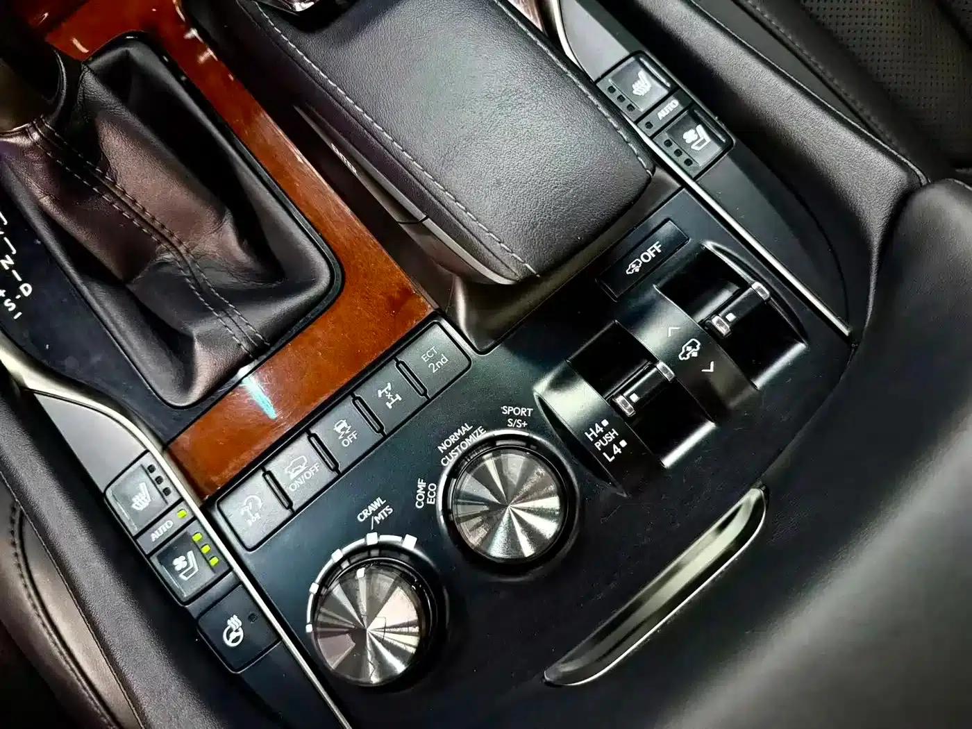 2016 Lexus LX 570 Dynamic Luxury Edition — миниатюра 7