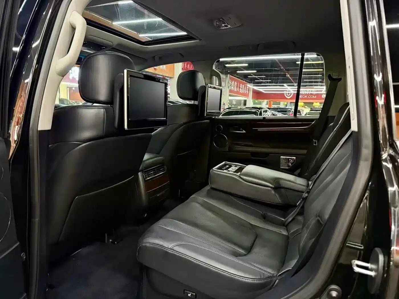 2016 Lexus LX 570 Dynamic Luxury Edition — миниатюра 9