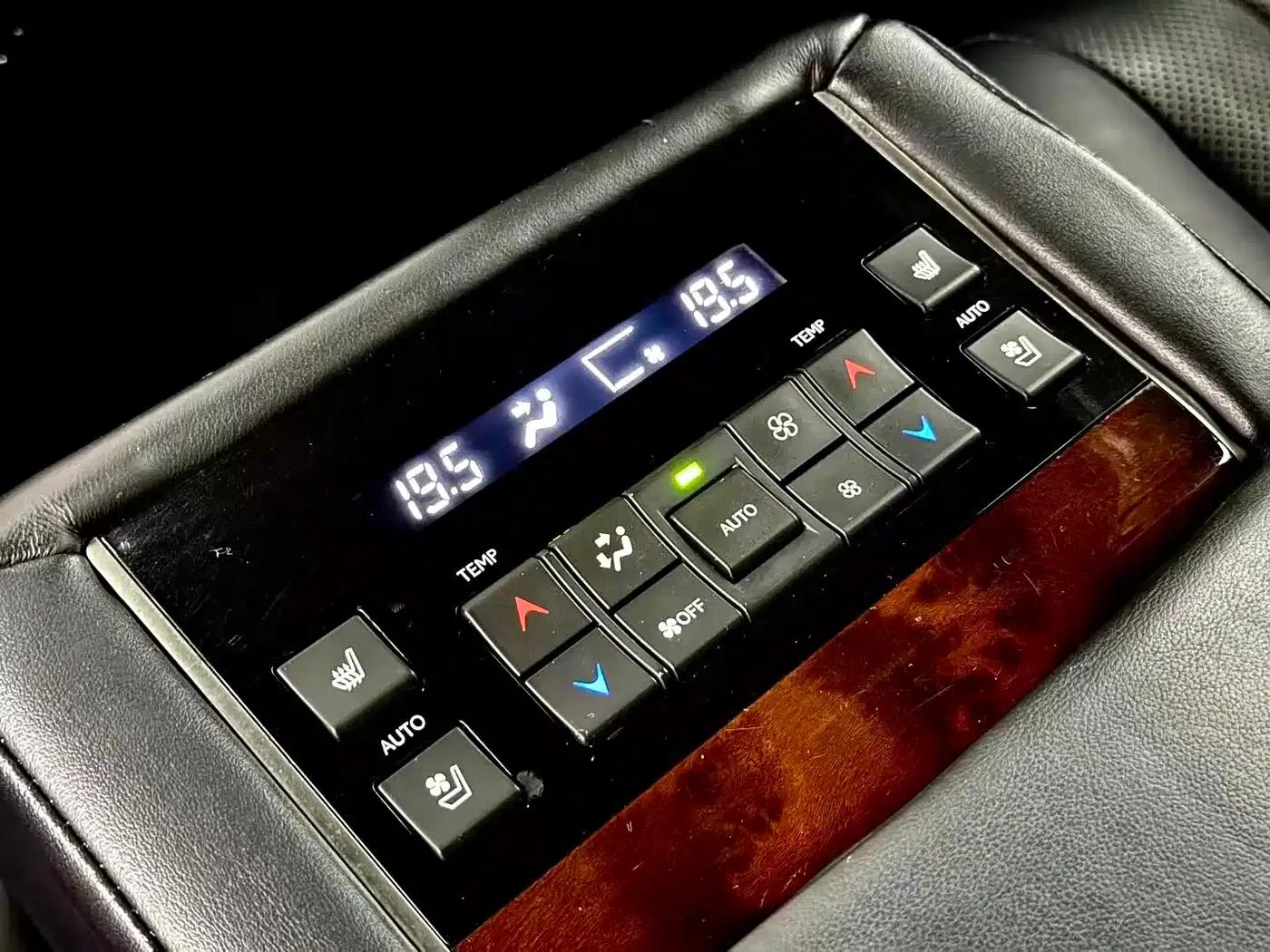 2016 Lexus LX 570 Dynamic Luxury Edition — миниатюра 10