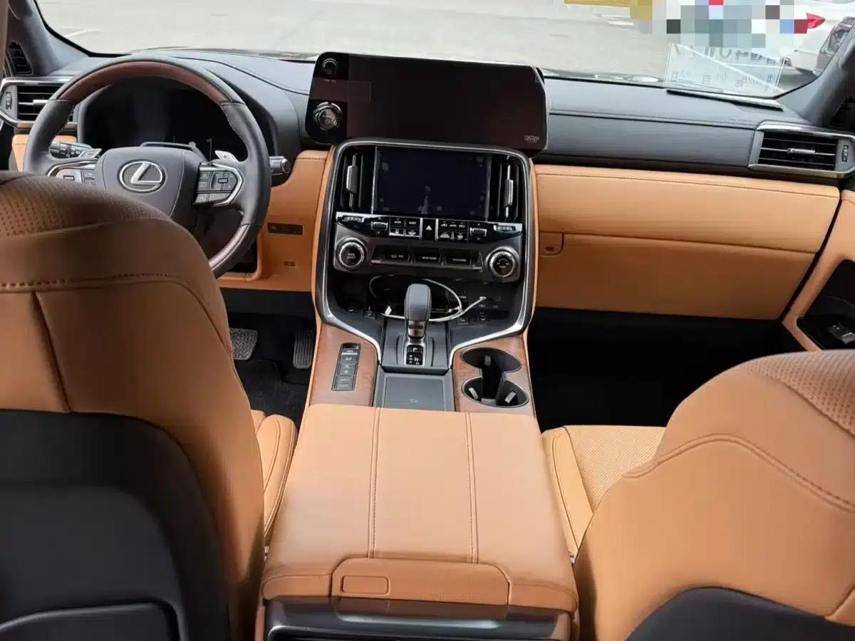 Lexus LX 2025 700h Territory Edition — миниатюра 4