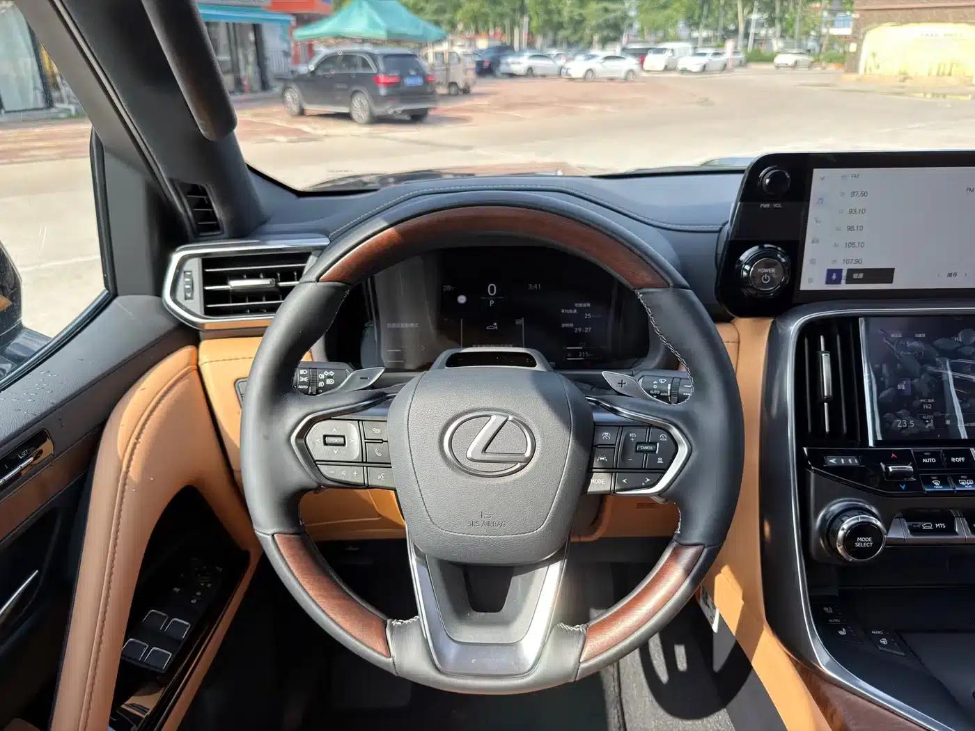 Lexus LX 2025 700h Territory Edition — миниатюра 15