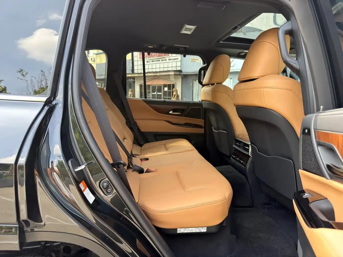 Lexus LX 2025 700h Territory Edition — миниатюра 16