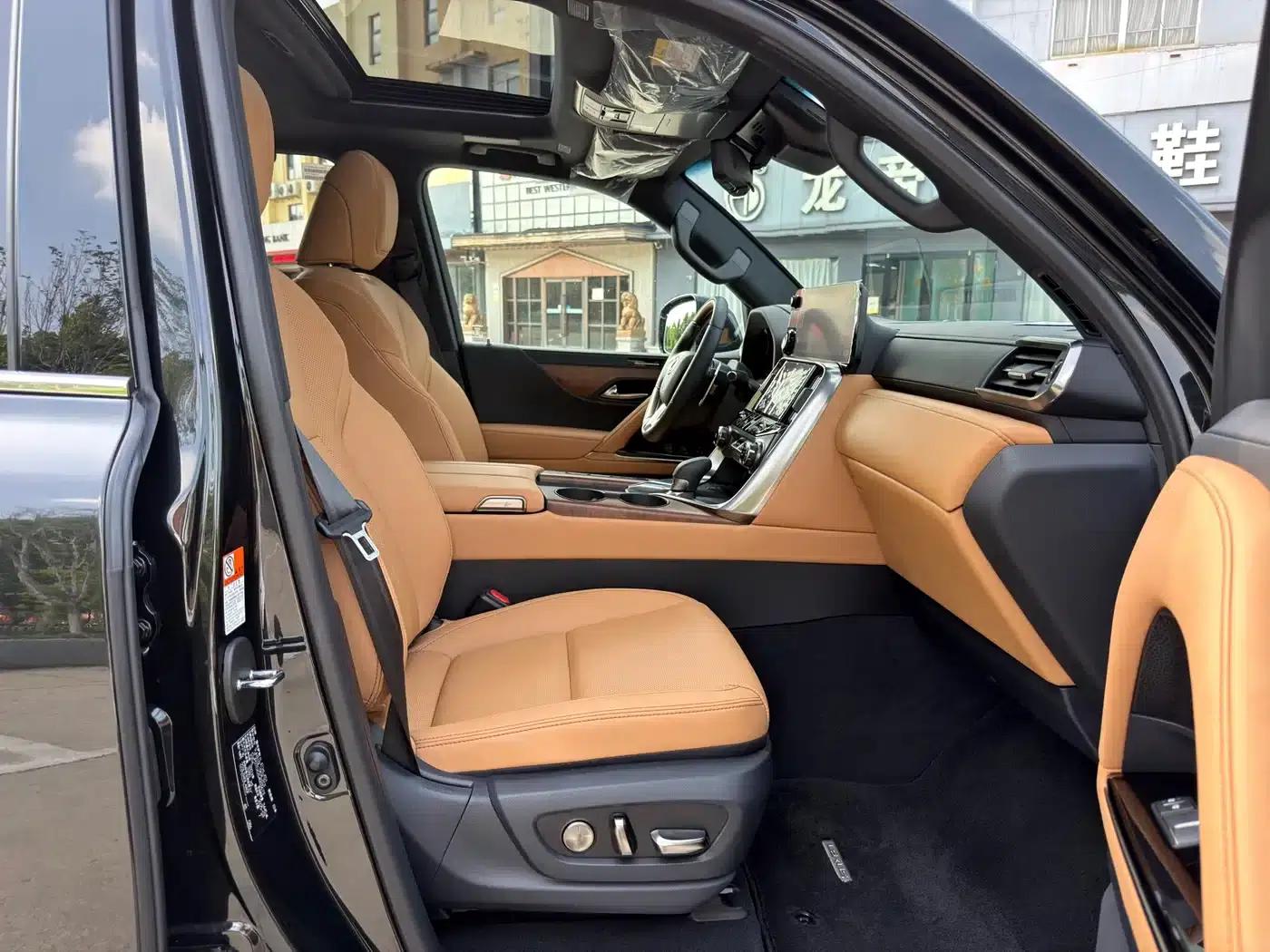Lexus LX 2025 700h Territory Edition — миниатюра 17