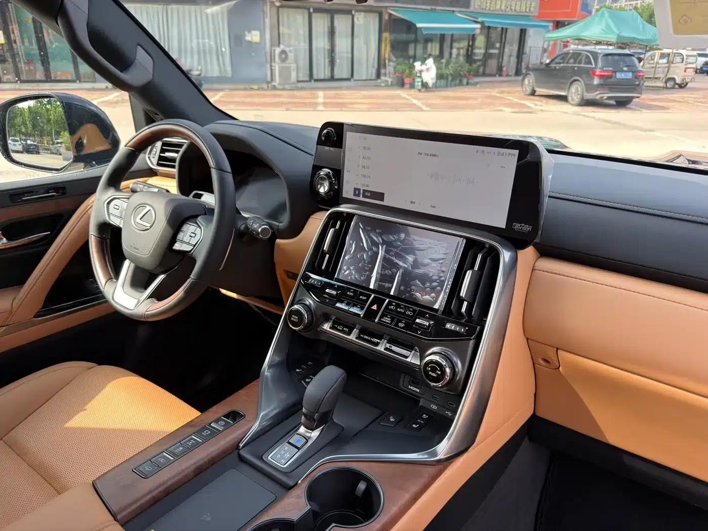 Lexus LX 2025 700h Territory Edition — миниатюра 18