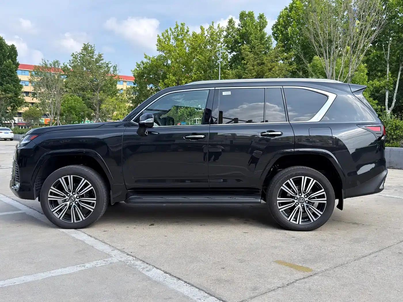 Lexus LX 2025 700h Territory Edition — миниатюра 3