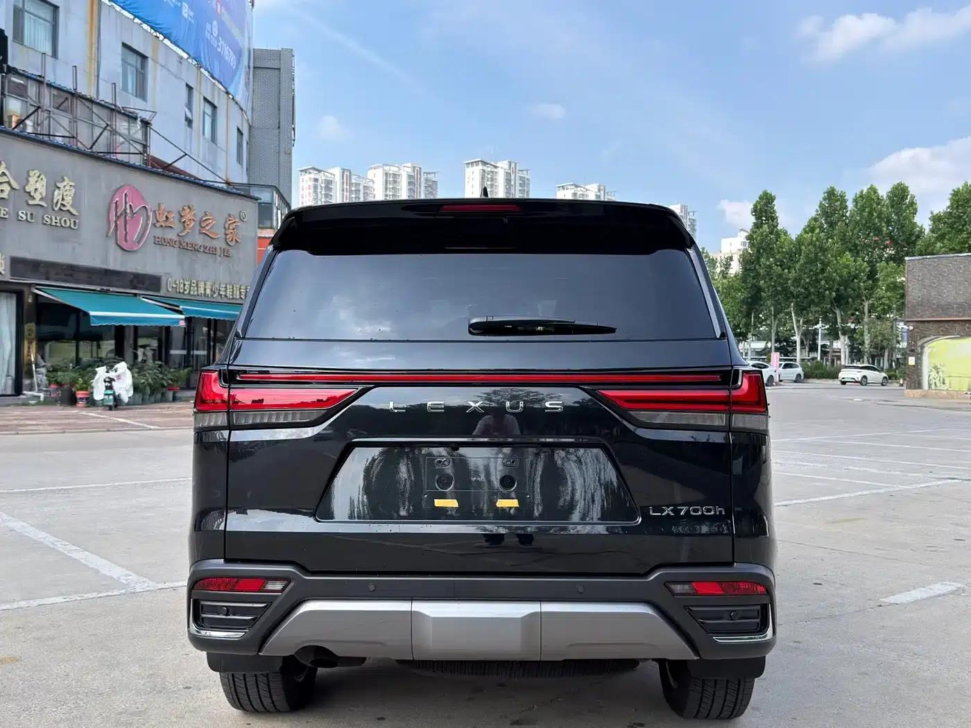 Lexus LX 2025 700h Territory Edition — миниатюра 4