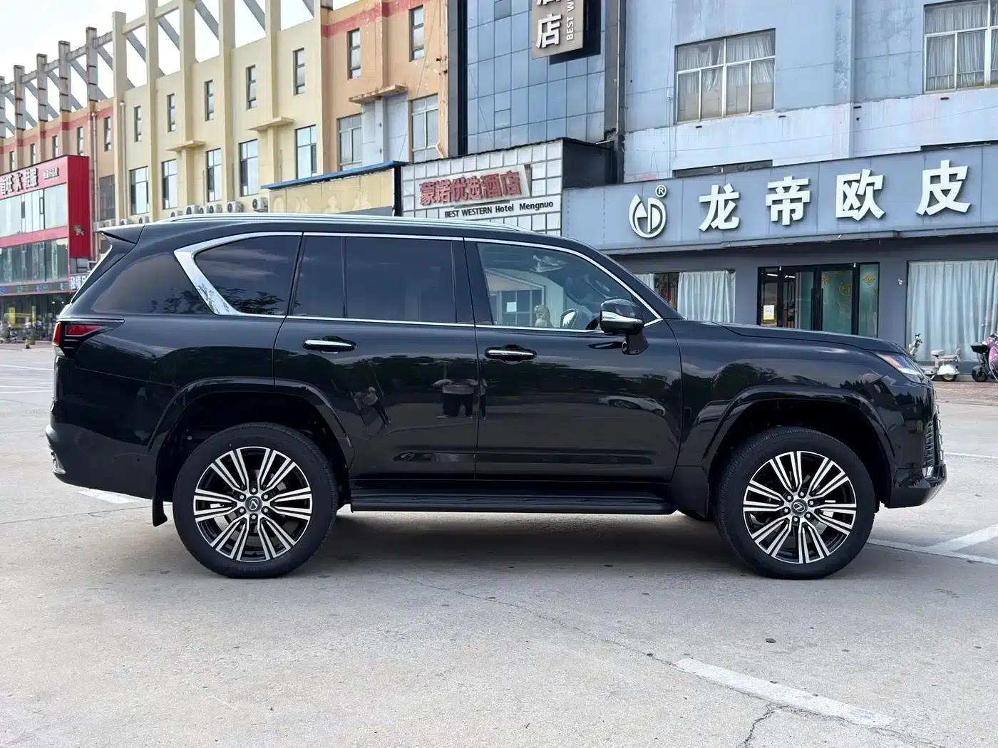 Lexus LX 2025 700h Territory Edition — миниатюра 6