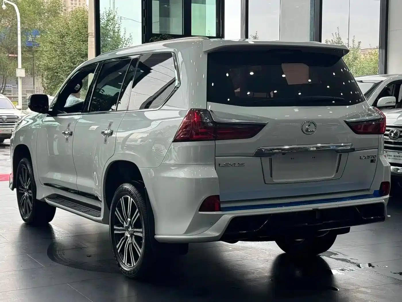 Lexus LX 2019 5.7L Middle East Limited Edition — миниатюра 12