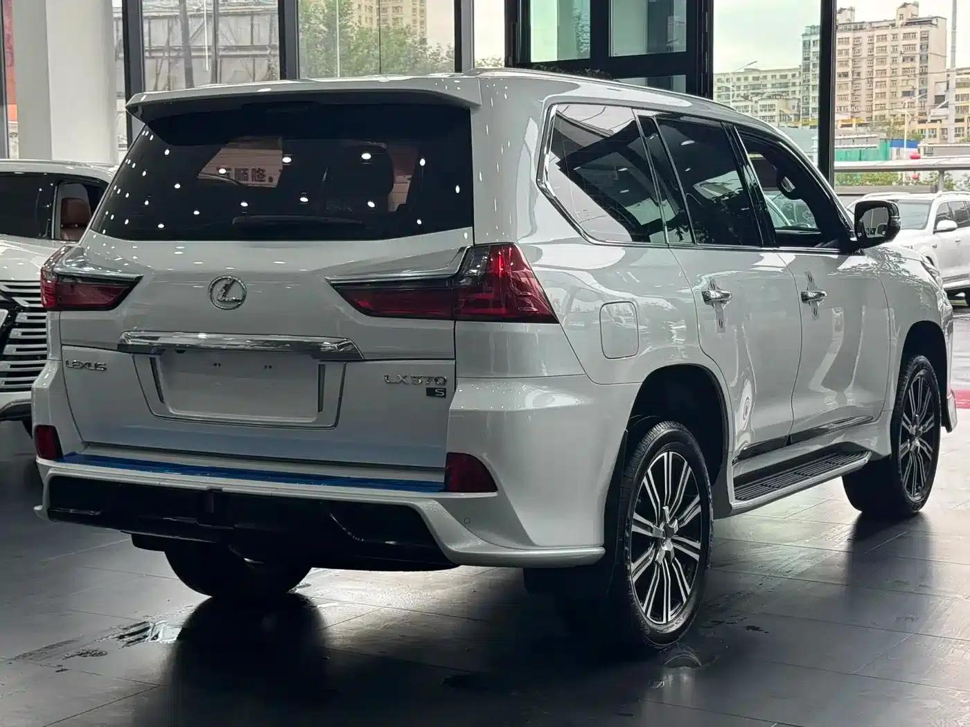 Lexus LX 2019 5.7L Middle East Limited Edition — миниатюра 13