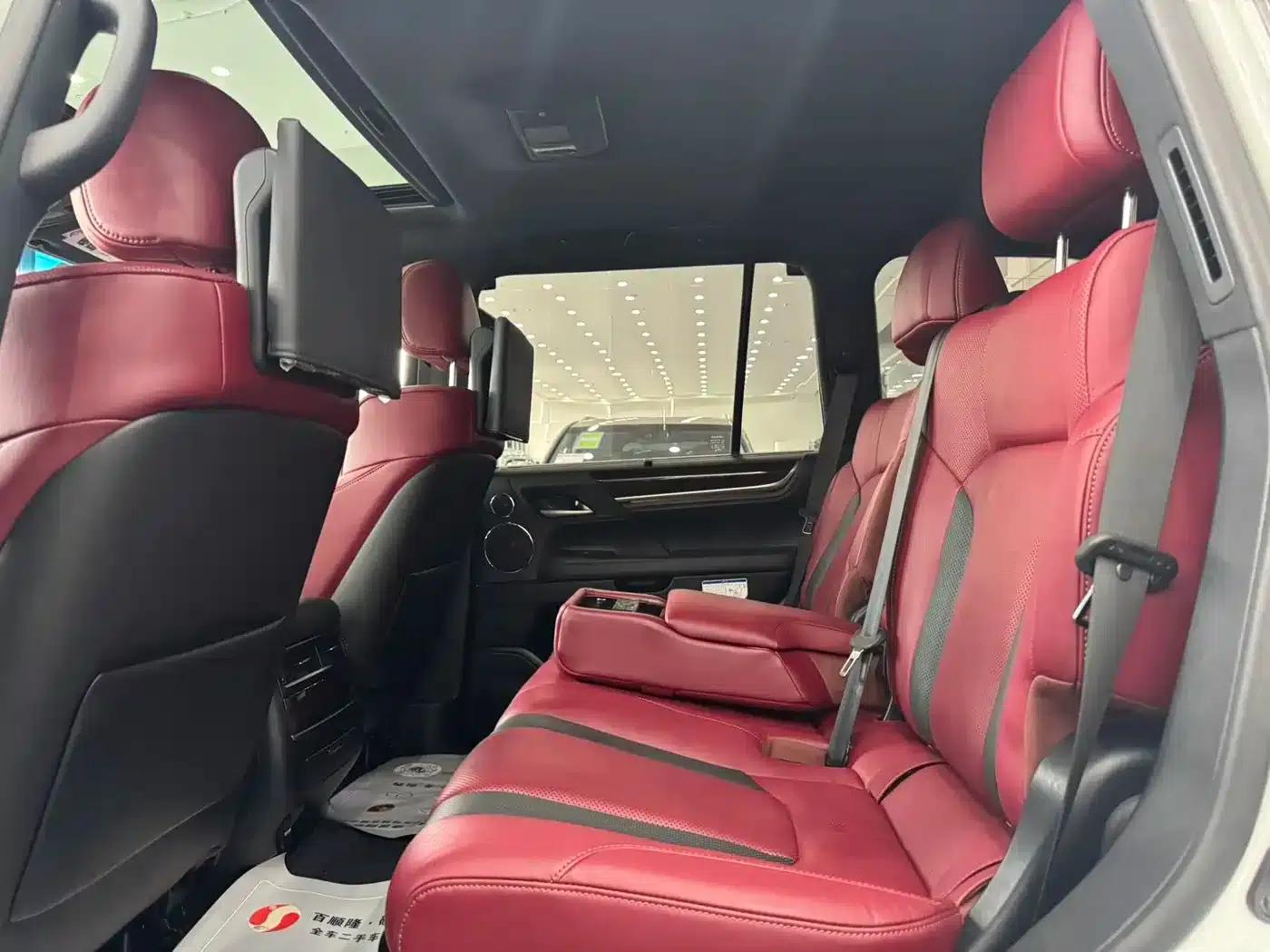 Lexus LX 2019 5.7L Middle East Limited Edition — миниатюра 8