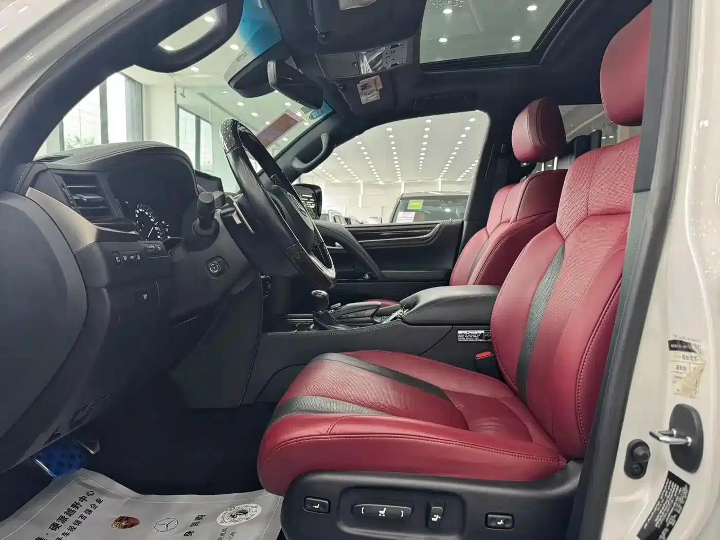 Lexus LX 2019 5.7L Middle East Limited Edition — миниатюра 10