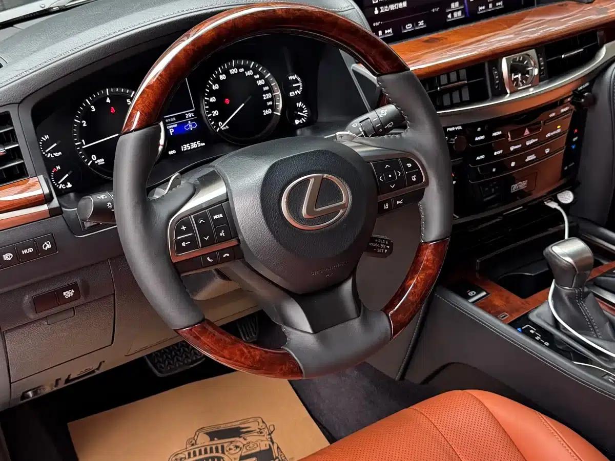 2016 Lexus LX 570 Premium Luxury Edition — миниатюра 12