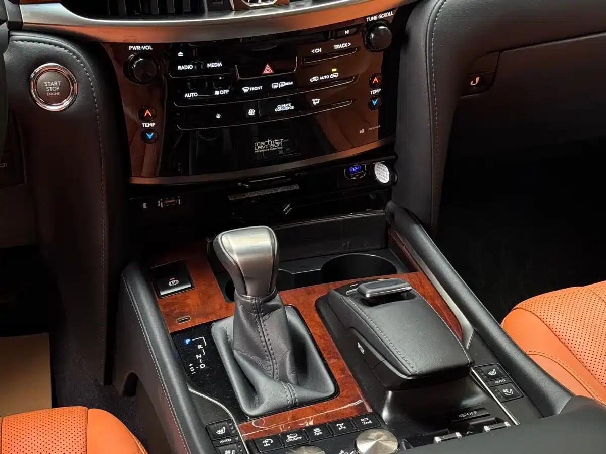 2016 Lexus LX 570 Premium Luxury Edition — миниатюра 16