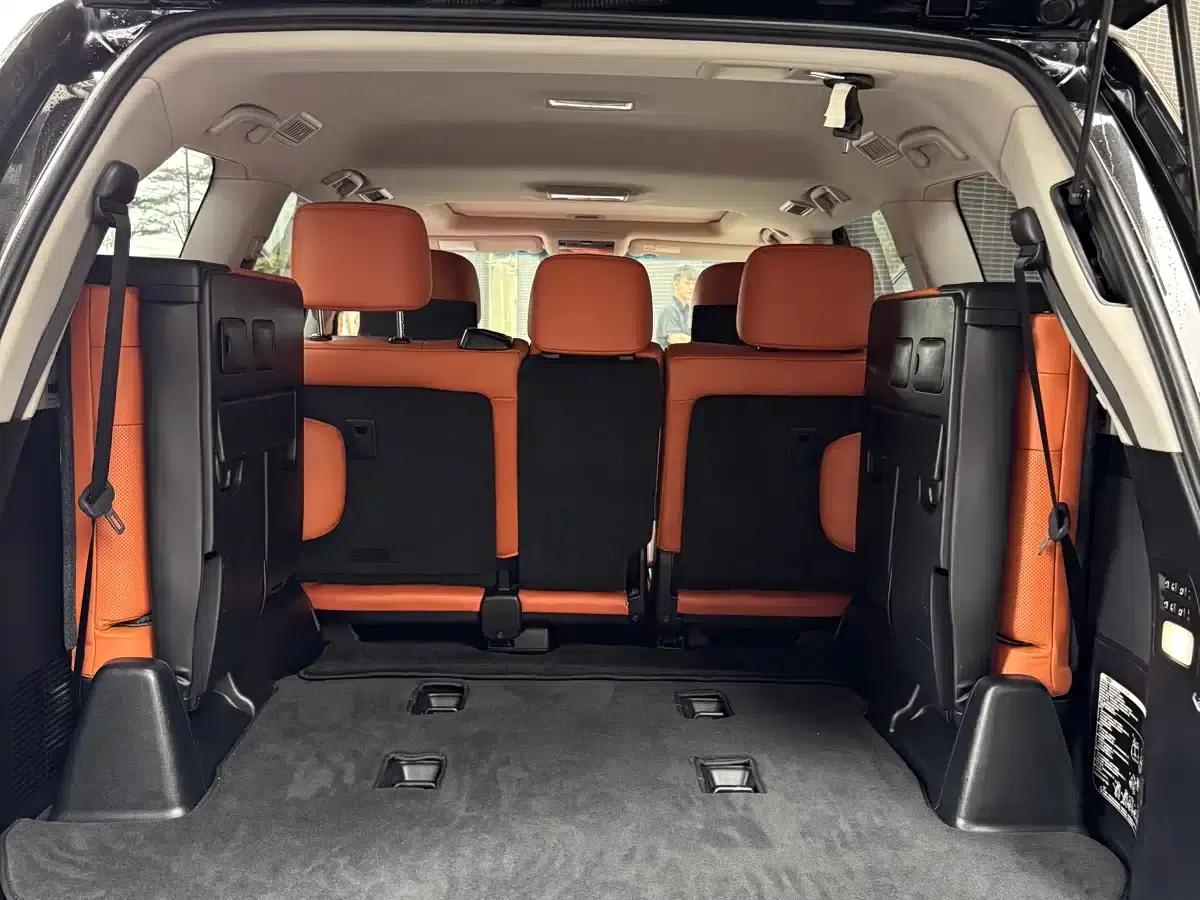 2016 Lexus LX 570 Premium Luxury Edition — миниатюра 18